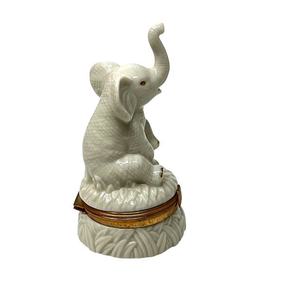 Lenox Treasures "Trunk Full of Wishes" Elephant Trinket Box Baby Elephant Inside - Picture 4 of 7
